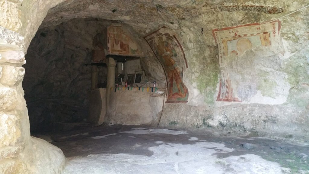 Grotta San Michel Arcangelo Monte Tancia (Sabina)